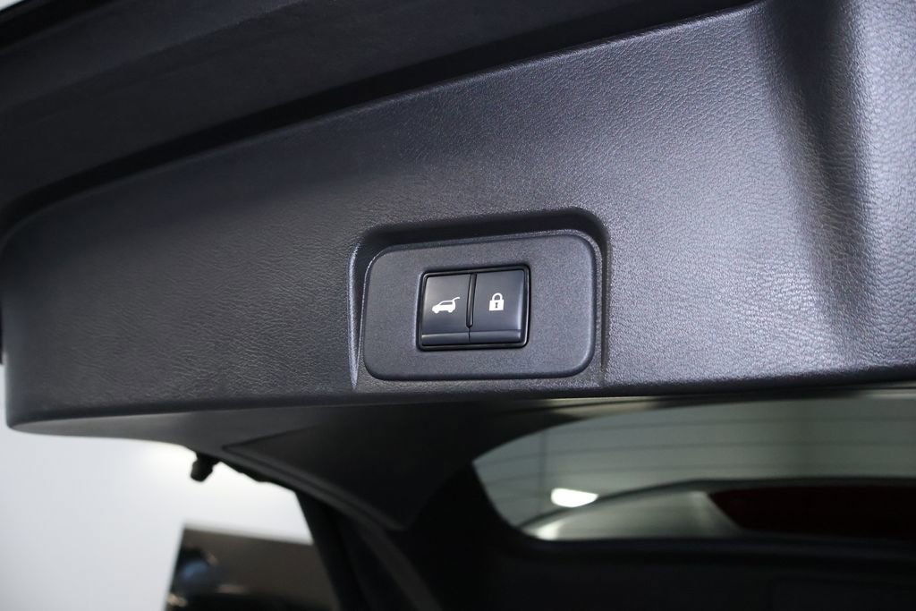 Used 2024 Nissan Rogue SV image 16