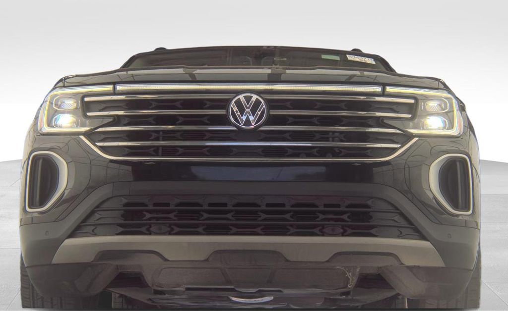 Used 2024 Volkswagen Atlas SE w/ Panoramic Sunroof Package AWD/4WD image 2