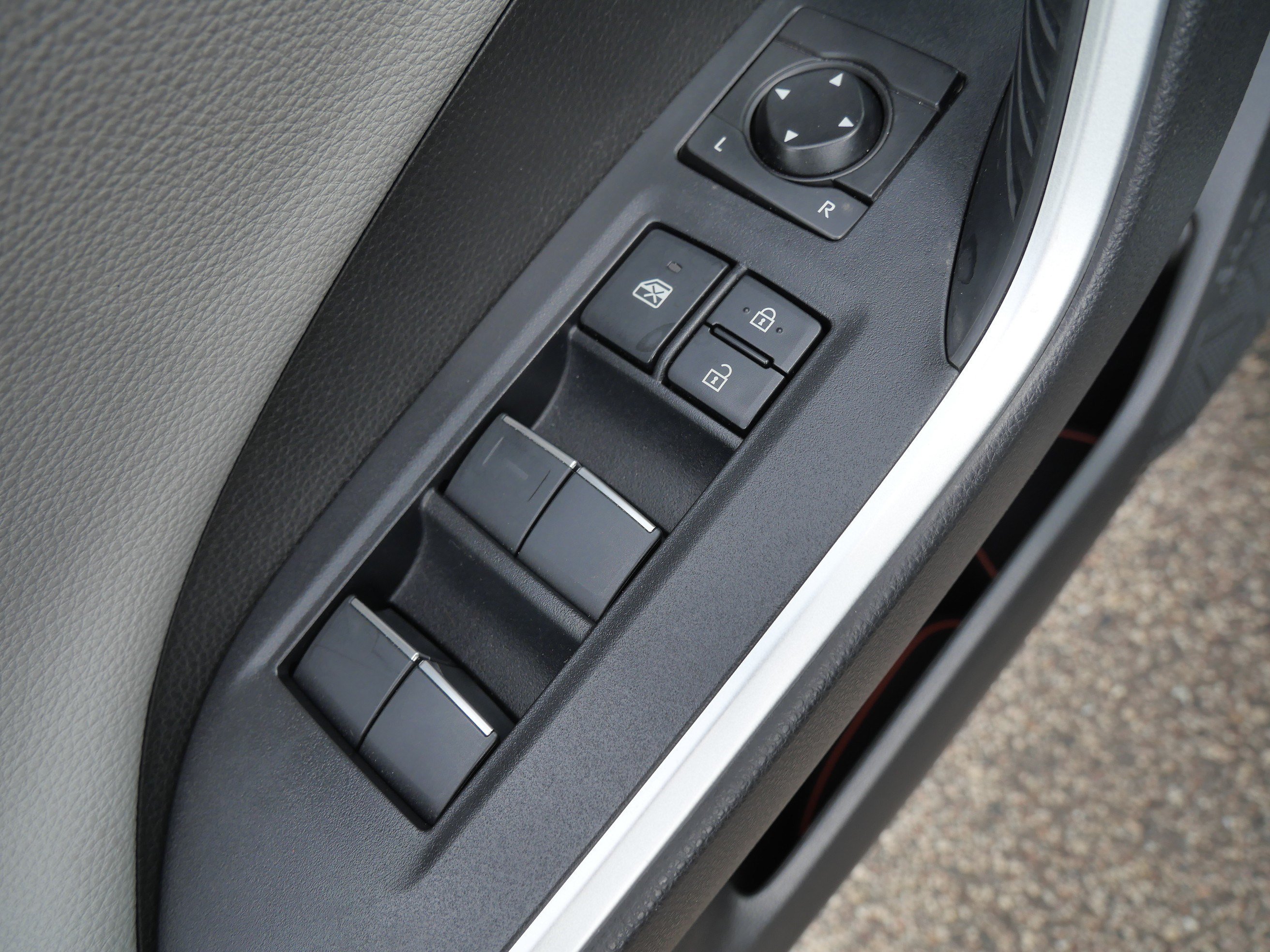 Used 2020 Toyota RAV4 Limited AWD/4WD image 20