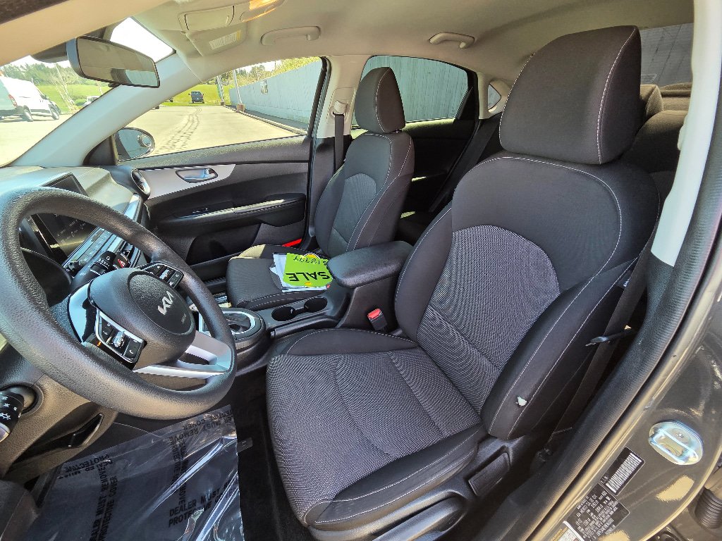 Used 2022 Kia Forte LXS FWD image 17