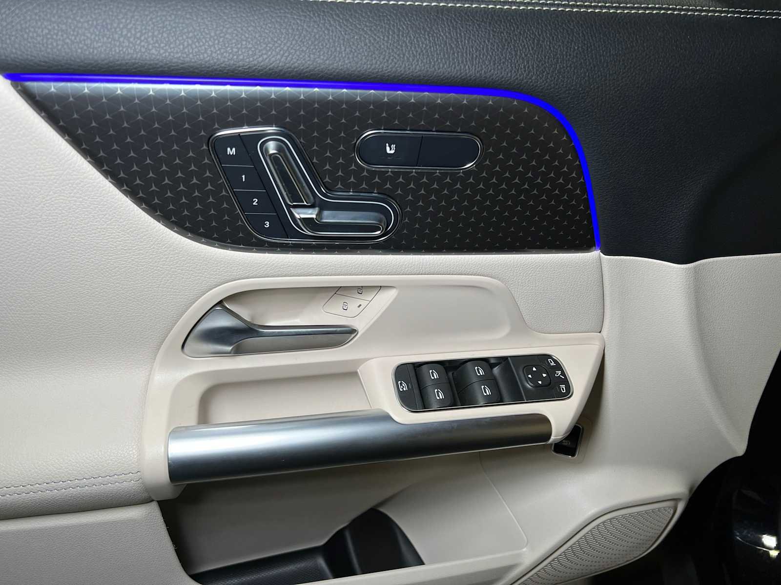 Used 2025 Mercedes-Benz GLA 250 4MATIC image 19