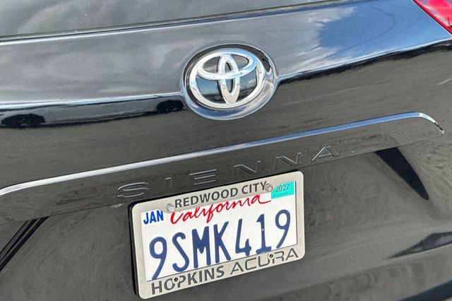 Used 2017 Toyota Sienna XLE w/ XLE Navigation Package FWD image 33