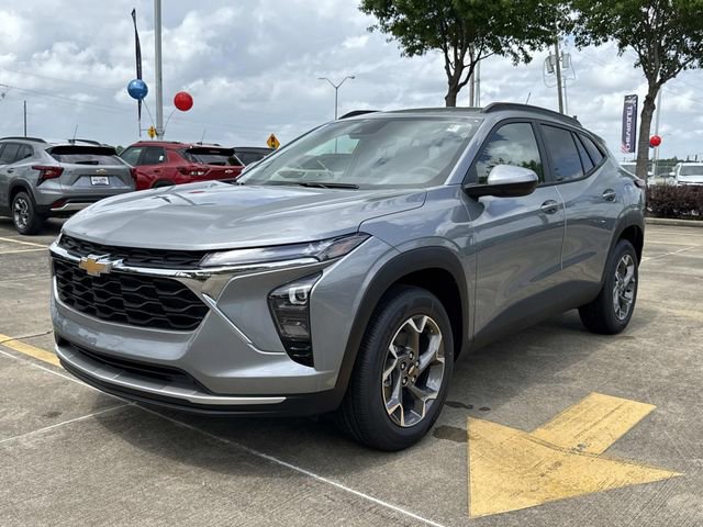 New 2026 Chevrolet Trax LT w/ Driver Confidence Package FWD image 3