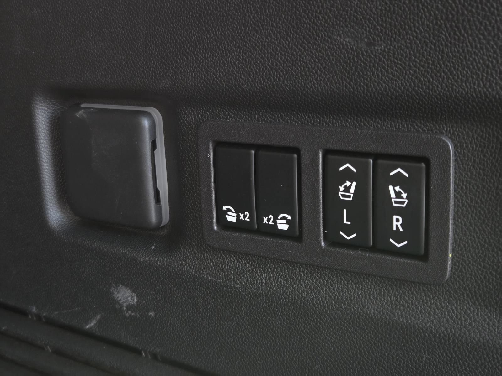 Used 2024 Chevrolet Suburban Z71 w/ Luxury Package AWD/4WD image 12