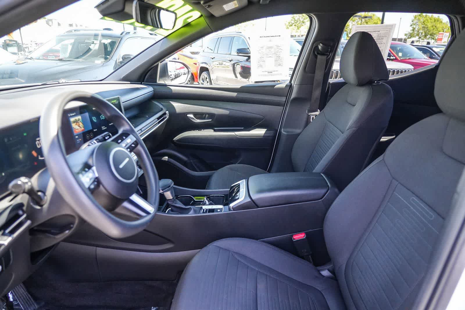 Used 2025 Hyundai Santa Cruz SE FWD image 17