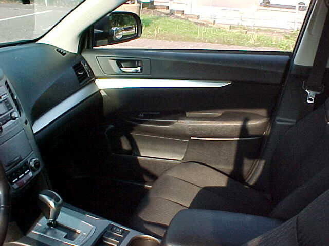 Used 2011 Subaru Outback 2.5i Premium w/ All-Weather Pkg image 18