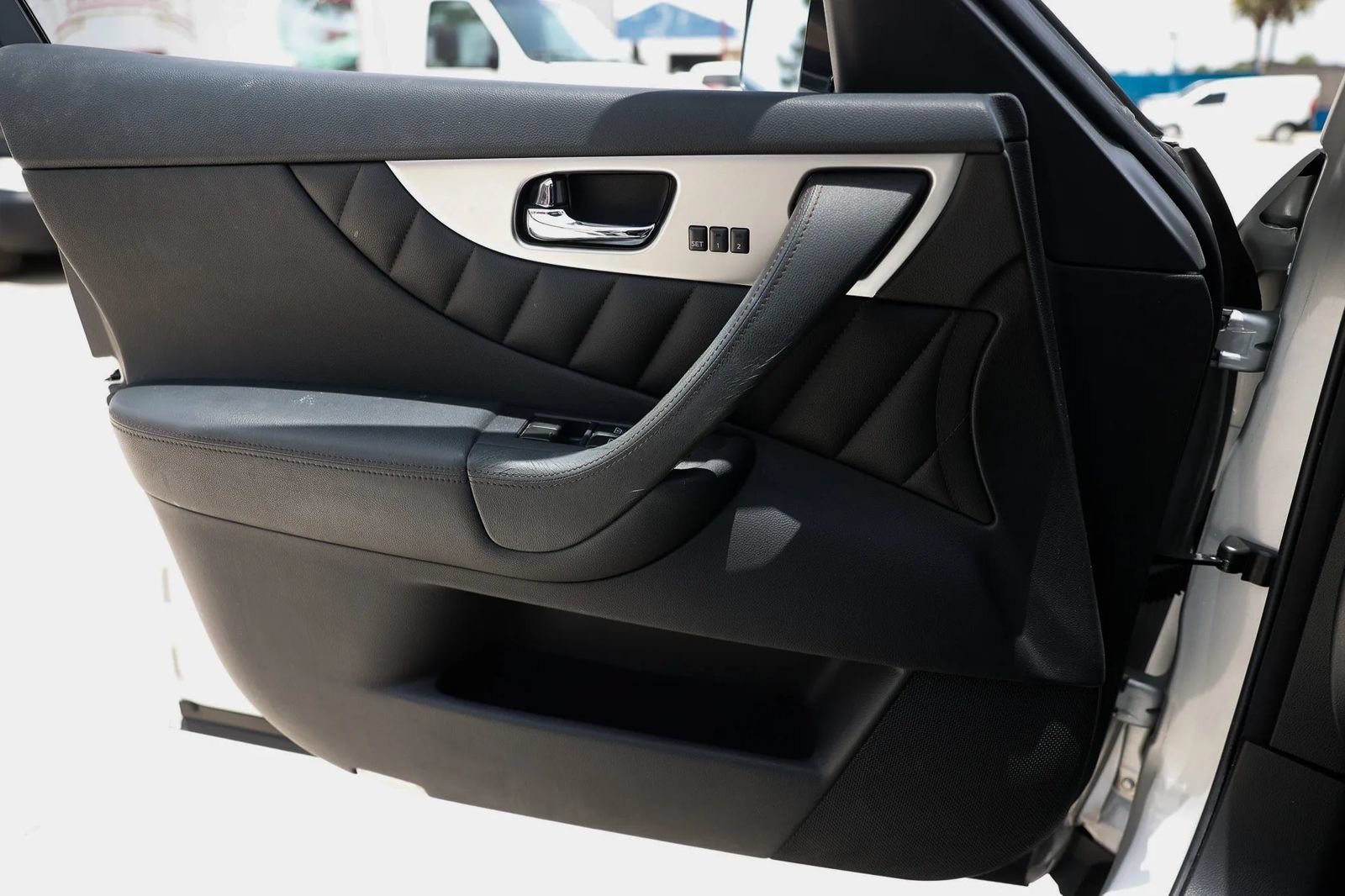 Used 2011 INFINITI FX35 2WD w/ Premium Pkg image 40