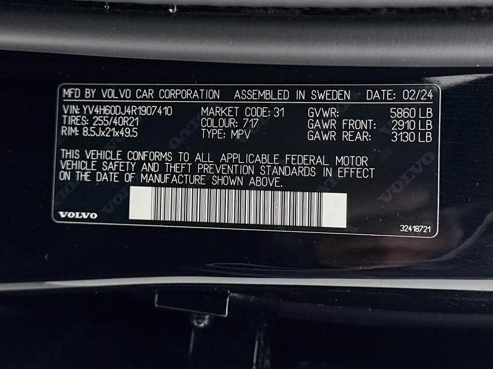 Used 2024 Volvo XC60 T8 Ultimate w/ Climate Package image 38