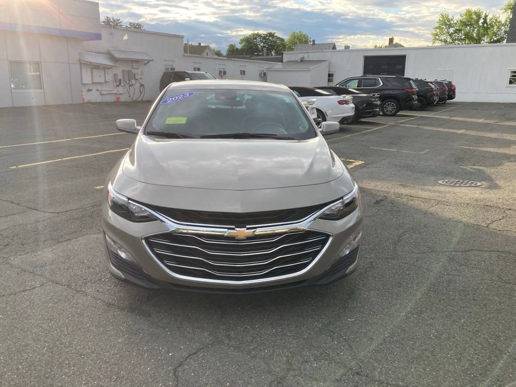 Used 2023 Chevrolet Malibu LT FWD image 2