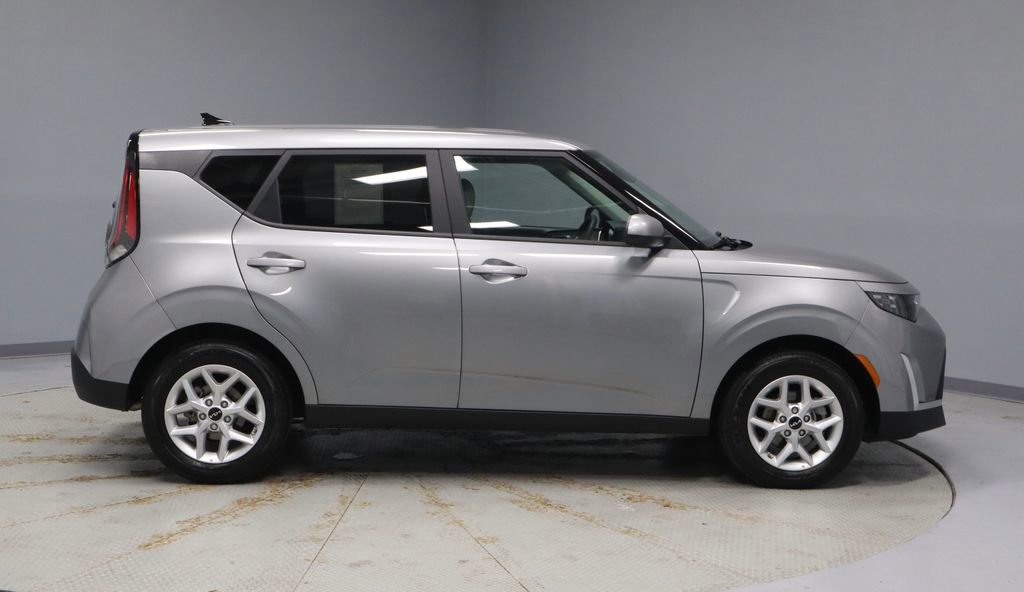 Used 2025 Kia Soul LX w/ LX Technology Package image 11