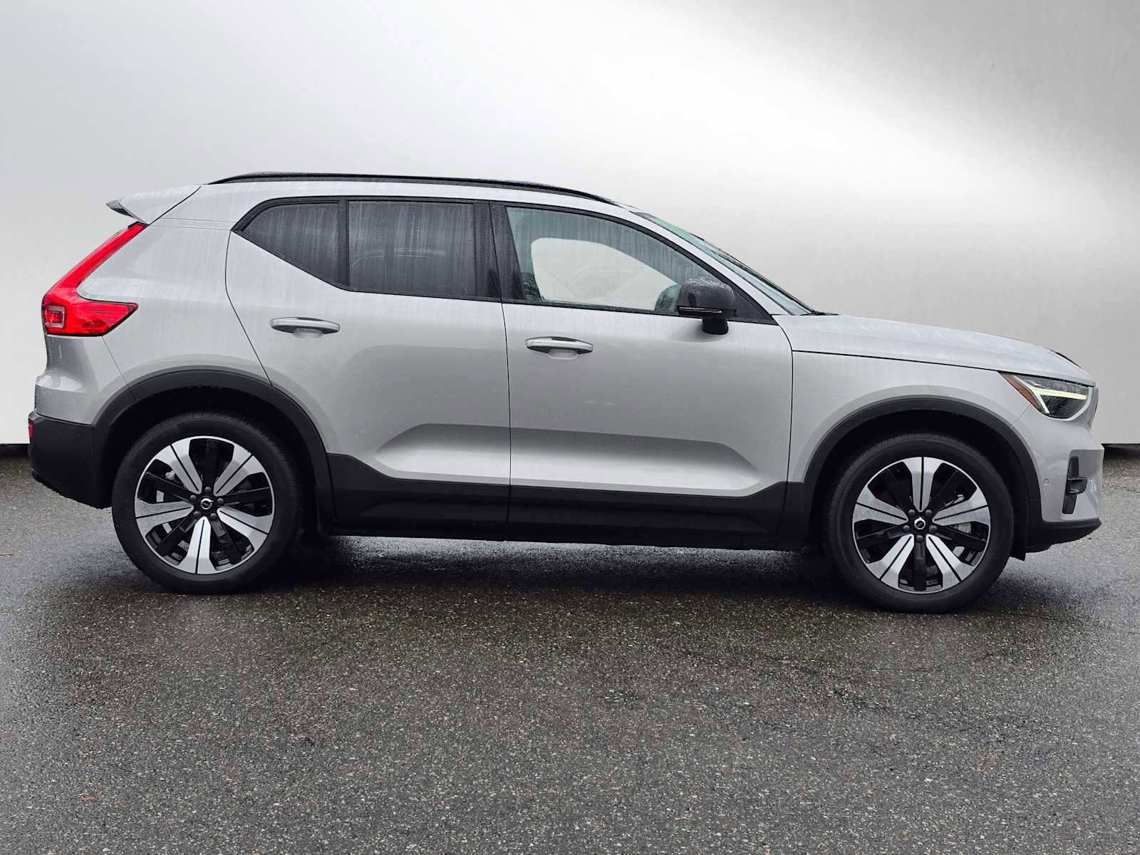 Certified 2023 Volvo XC40 Recharge Plus w/ Protection Package Premier image 10