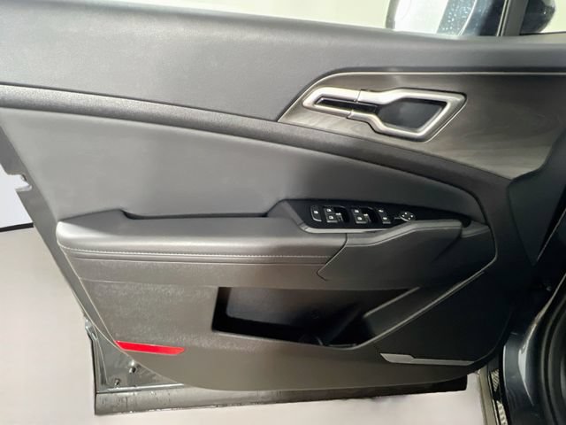 Used 2025 Kia Sportage X-Line w/ Premium Package AWD/4WD image 32