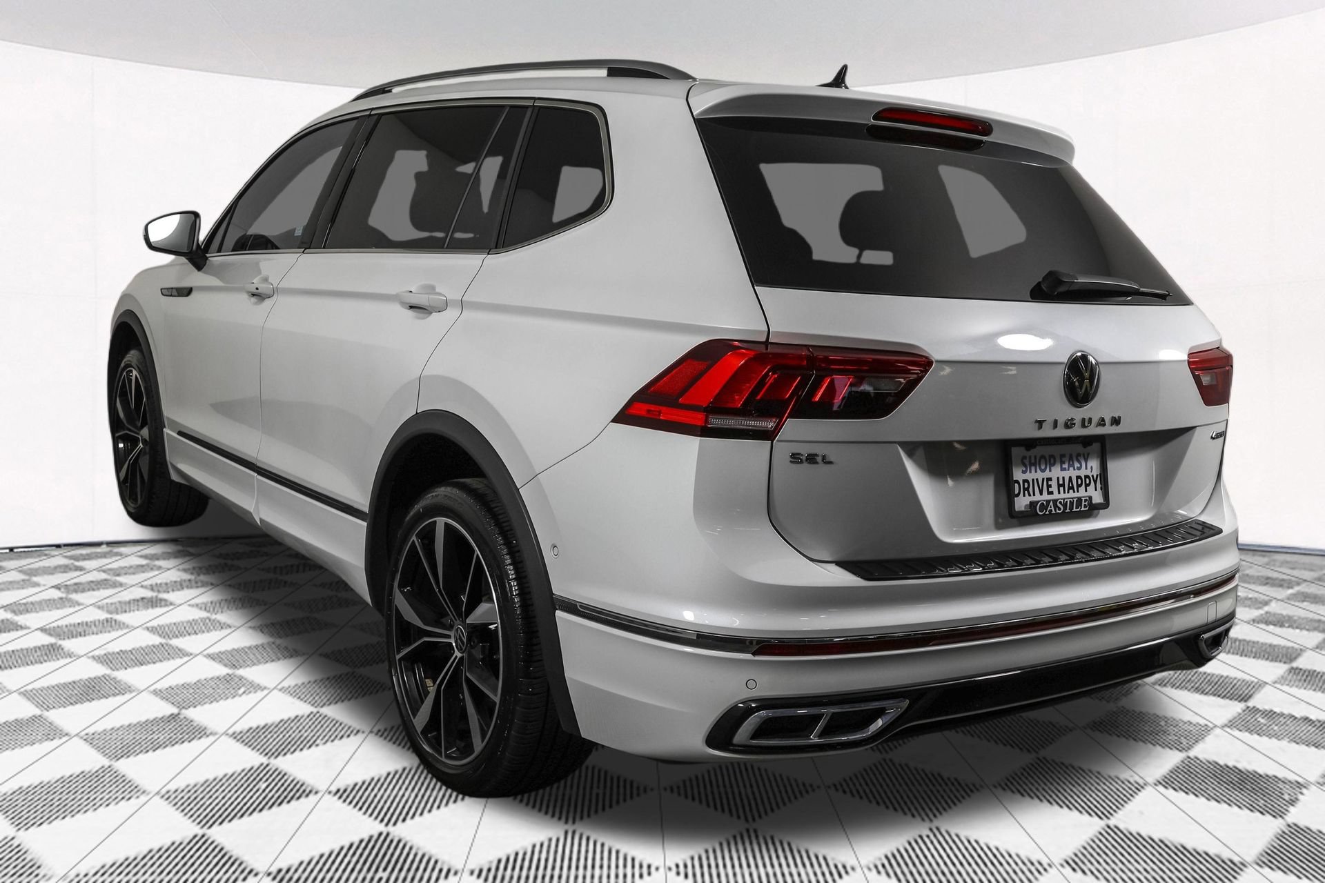 Used 2023 Volkswagen Tiguan SEL R-Line AWD/4WD image 17