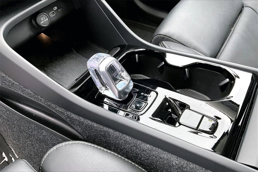 Used 2026 Volvo XC40 B5 Plus w/ Protection Package Premier image 17