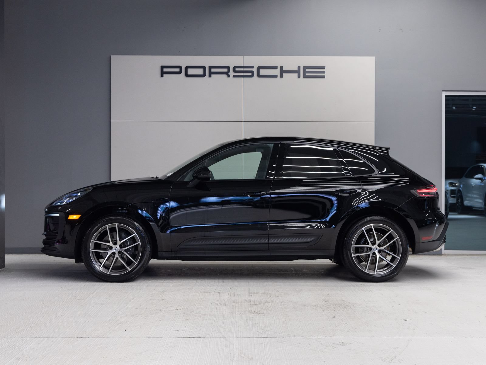 Certified 2026 Porsche Macan AWD/4WD image 2