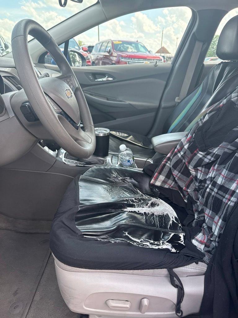 Used 2017 Chevrolet Cruze LT w/ Convenience Package FWD image 3