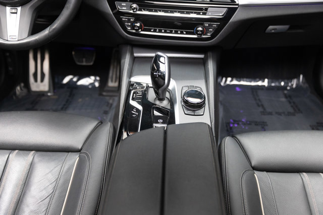 Used 2023 BMW M550i xDrive w/ Executive Package image 9