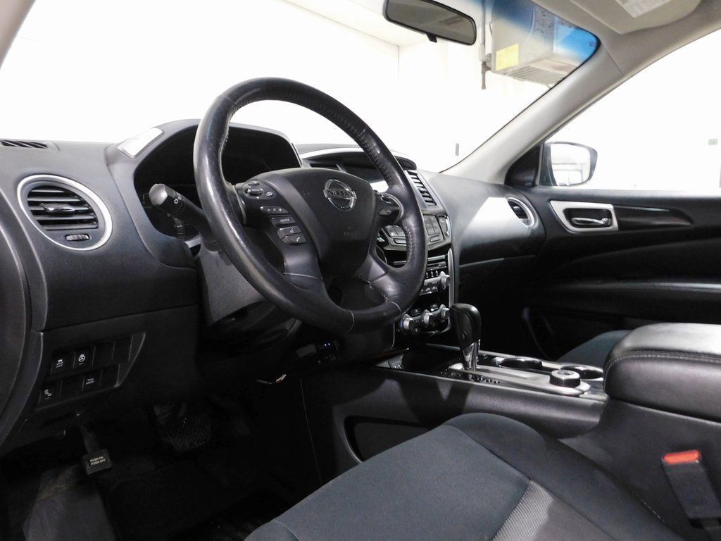 Used 2018 Nissan Pathfinder SV image 28