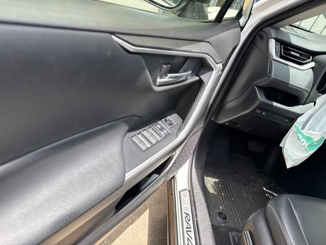 Used 2020 Toyota RAV4 XLE Premium FWD image 30