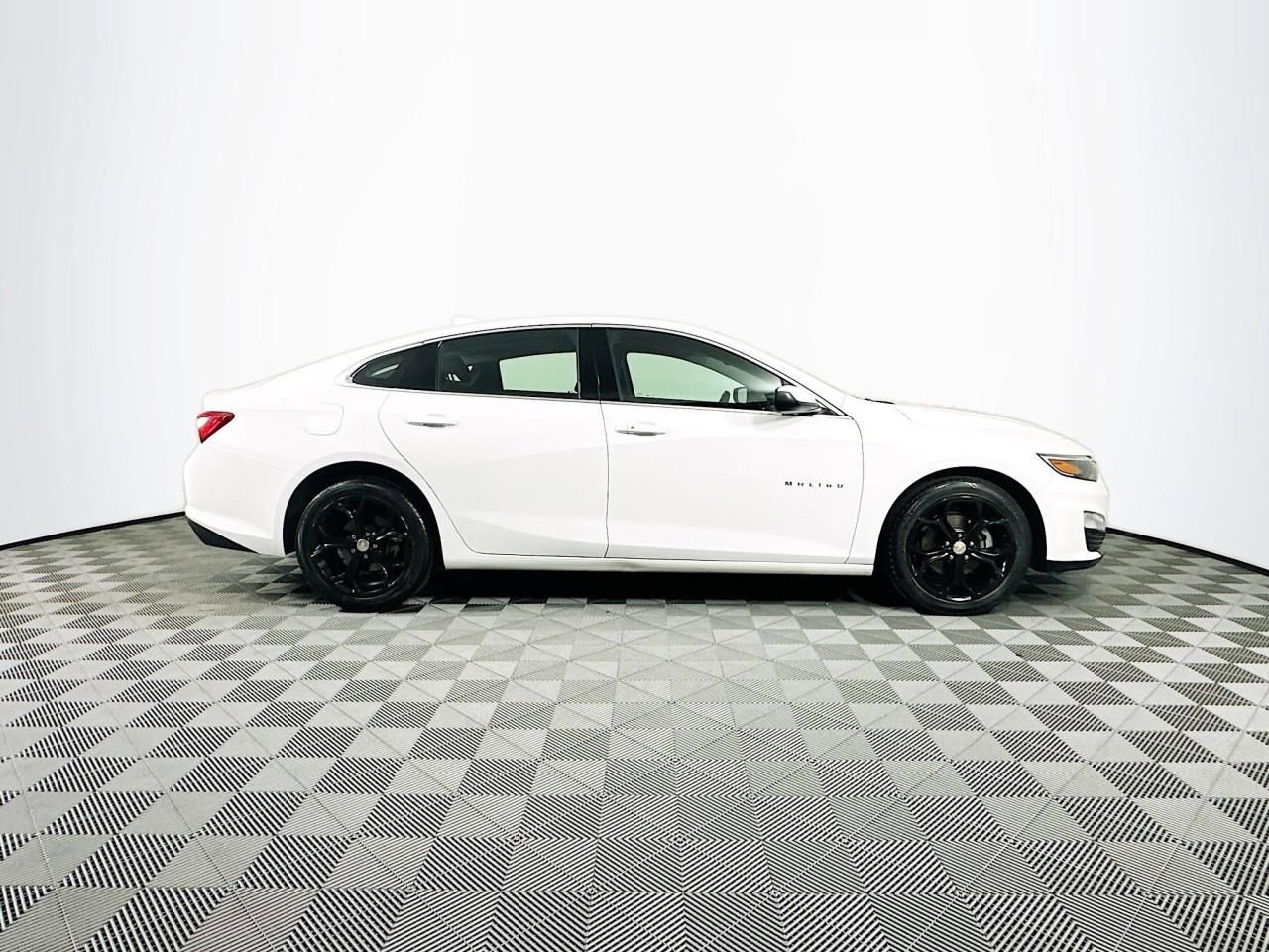 Used 2023 Chevrolet Malibu LT image 8