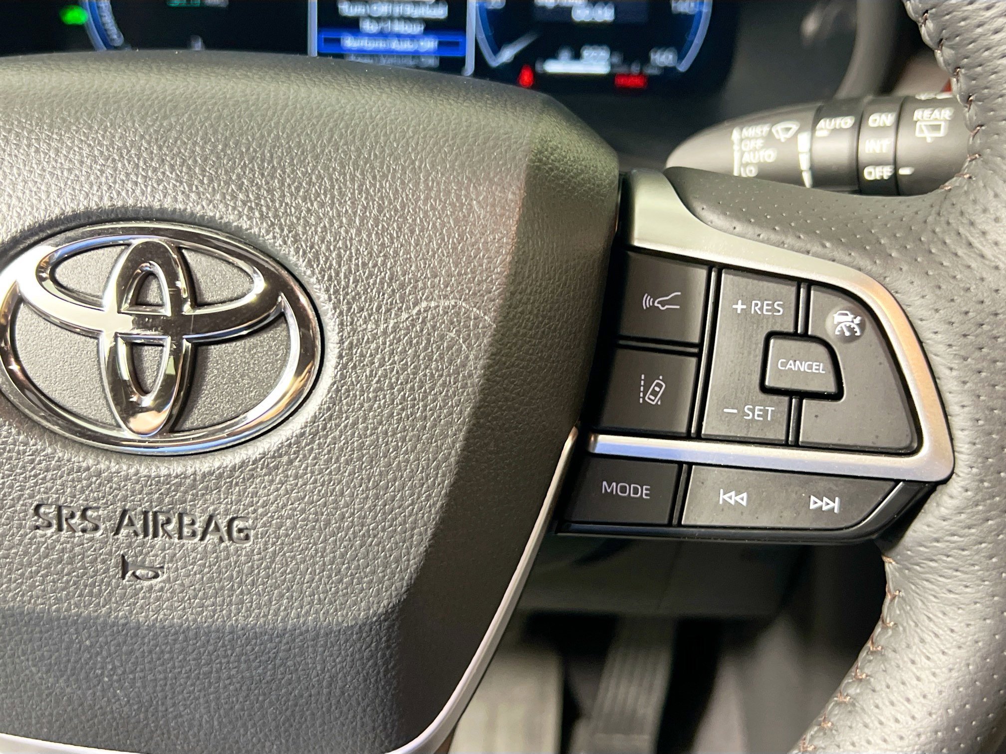 Used 2025 Toyota Sienna Platinum image 19