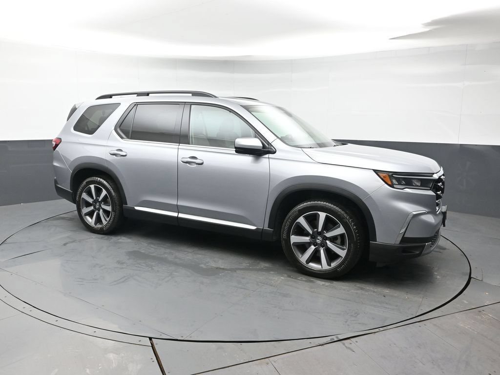 Certified 2025 Honda Pilot Touring image 8