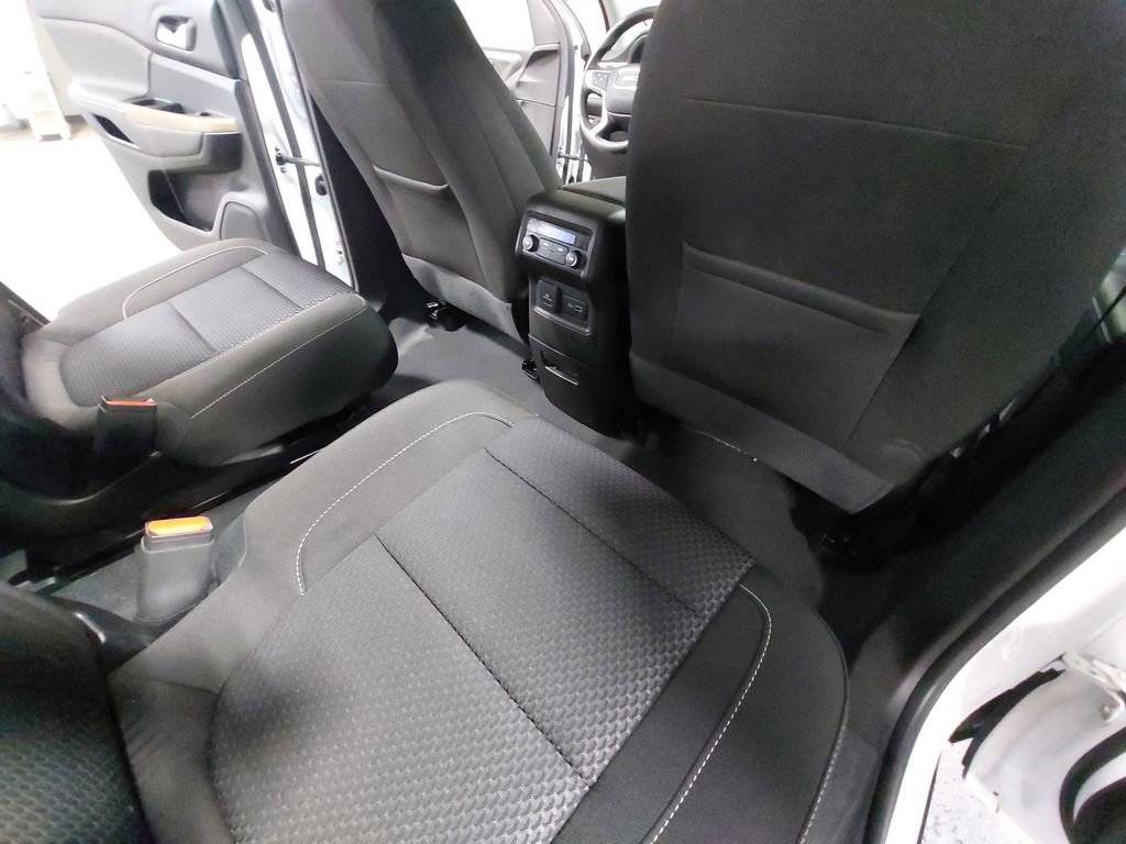 Used 2023 GMC Acadia SLE w/ Driver Convenience Package image 11