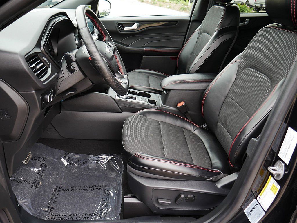 Used 2024 Ford Escape ST-Line w/ Tech Pack #1 AWD/4WD image 11
