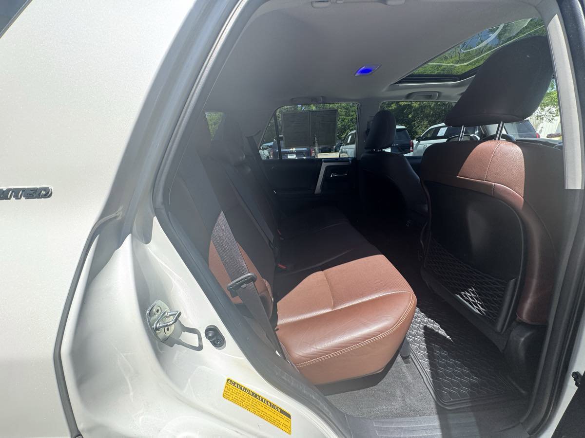 Used 2018 Toyota 4Runner SR5 AWD/4WD image 10