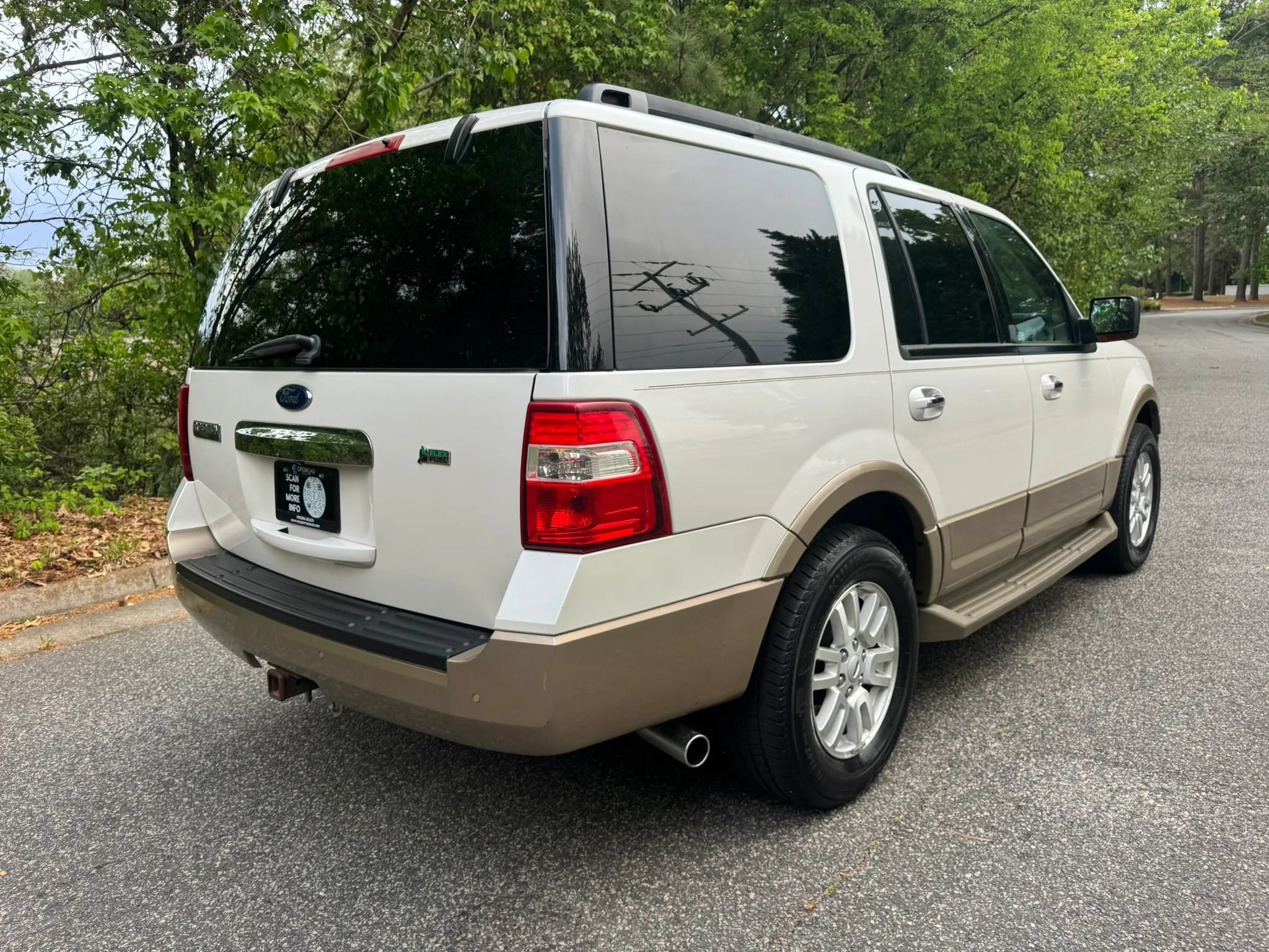 Used 2014 Ford Expedition XLT w/ Equipment Group 202A AWD/4WD image 8