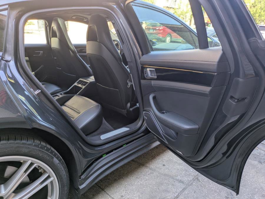 Used 2019 Porsche Panamera 4 image 10