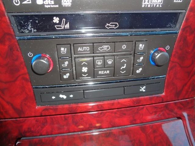 Used 2011 Cadillac Escalade Premium AWD/4WD image 29