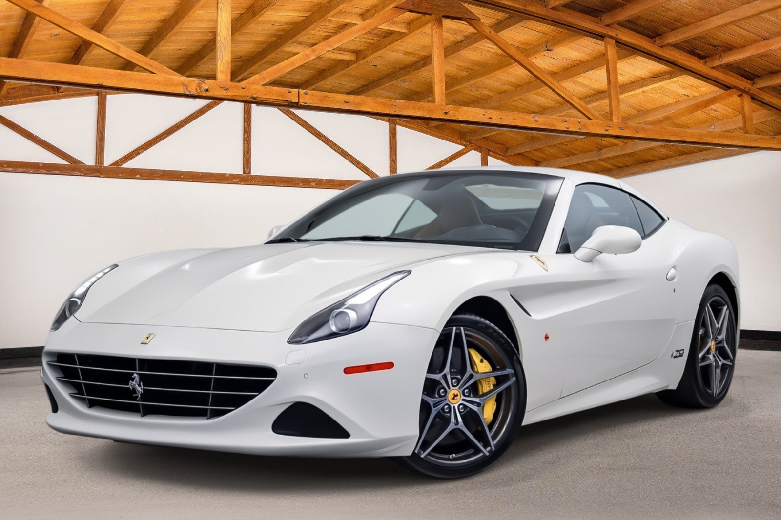 Used 2017 Ferrari California T RWD image 2
