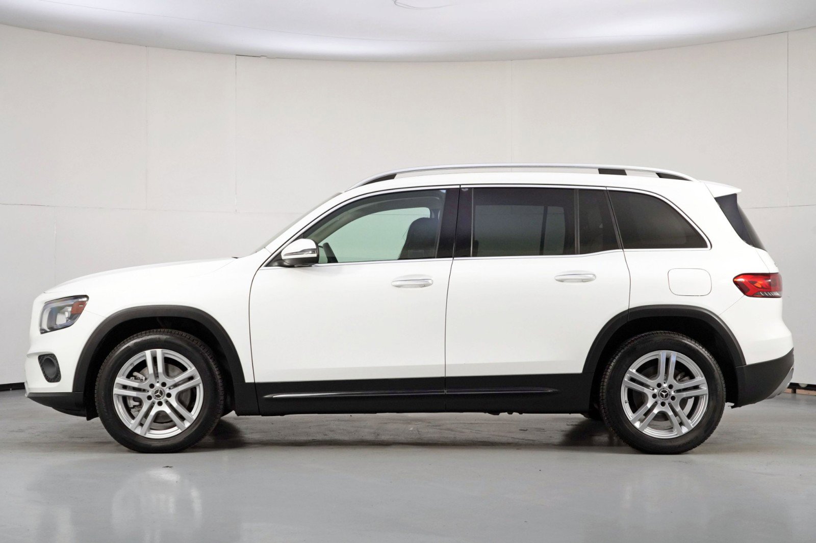 Used 2020 Mercedes-Benz GLB 250 4MATIC w/ Premium Package image 8