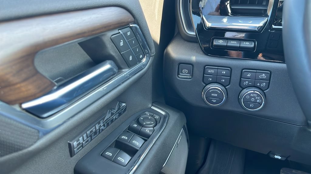 Used 2024 Chevrolet Silverado 1500 High Country AWD/4WD image 18