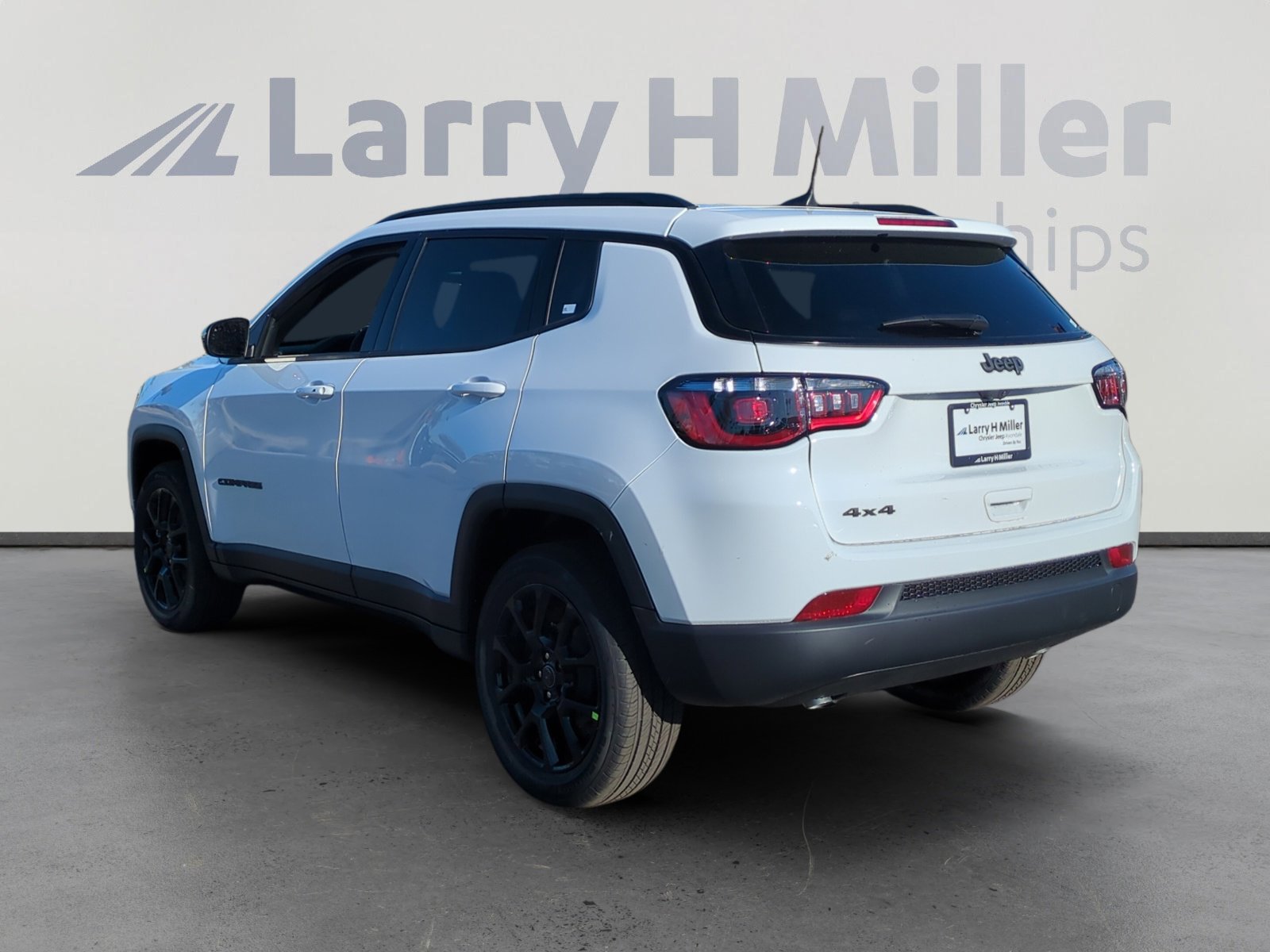 New 2026 Jeep Compass Latitude image 3