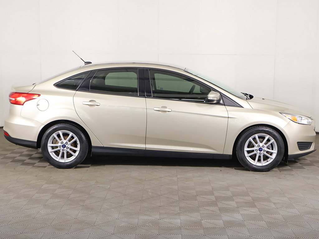 Used 2018 Ford Focus SE w/ Cold Weather Package FWD image 16
