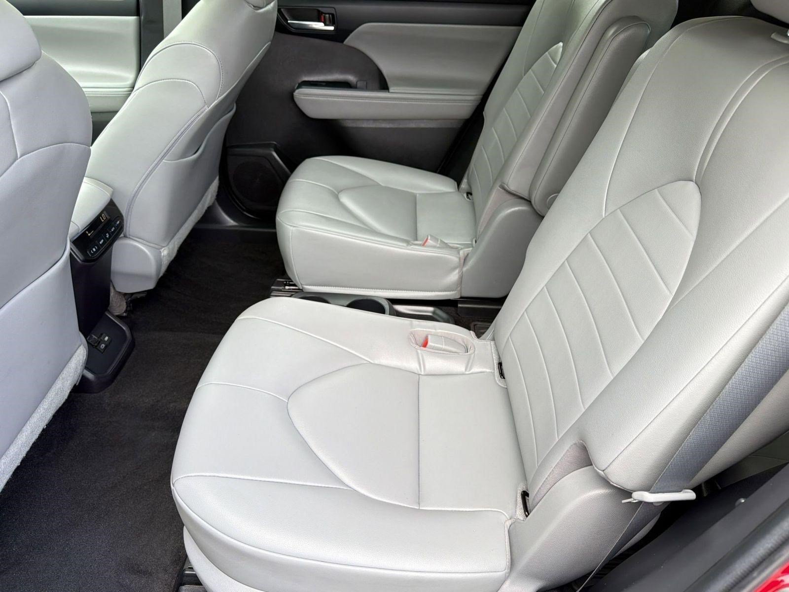 Used 2023 Toyota Highlander XLE FWD image 25
