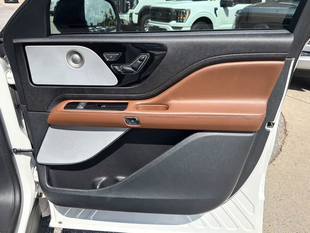 Used 2024 Lincoln Aviator Reserve w/ Equipment Group 201A AWD/4WD image 14