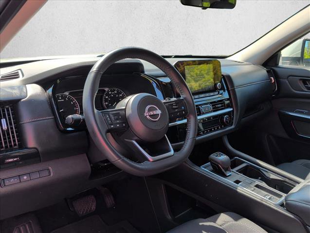 Used 2024 Nissan Pathfinder SV image 9
