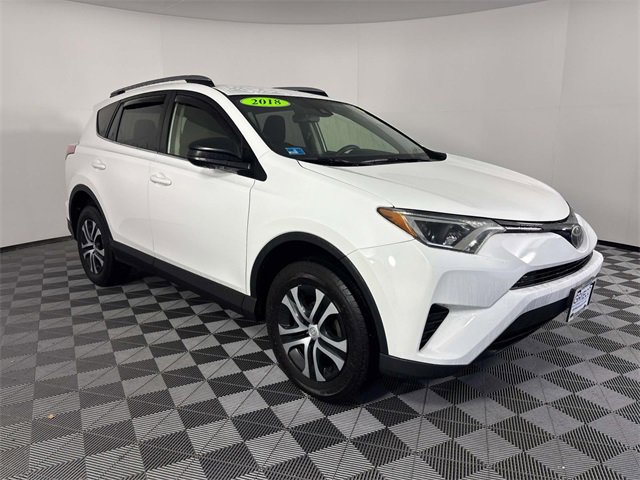Used 2018 Toyota RAV4 LE image 1