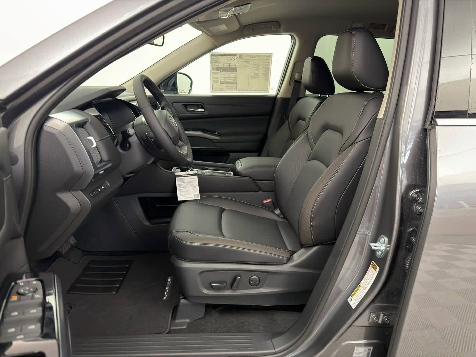 New 2026 Nissan Pathfinder SL image 14