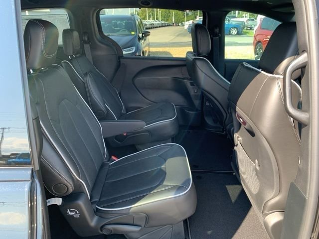 New 2026 Chrysler Pacifica Limited w/ S Appearance Package image 27