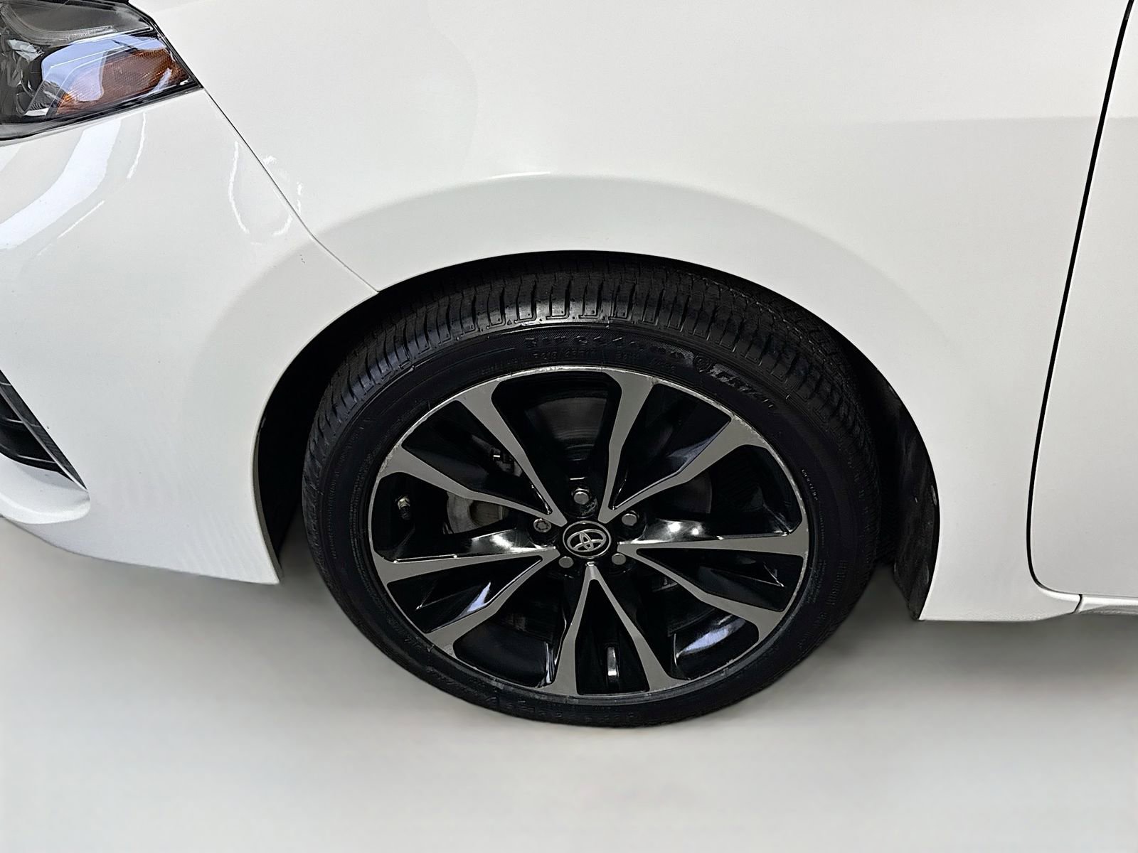 Used 2019 Toyota Corolla SE w/ Carpet Mat Package (TMS) FWD image 14