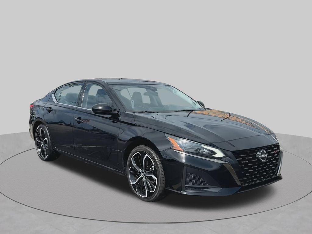 Used 2024 Nissan Altima 2.5 SR FWD image 2