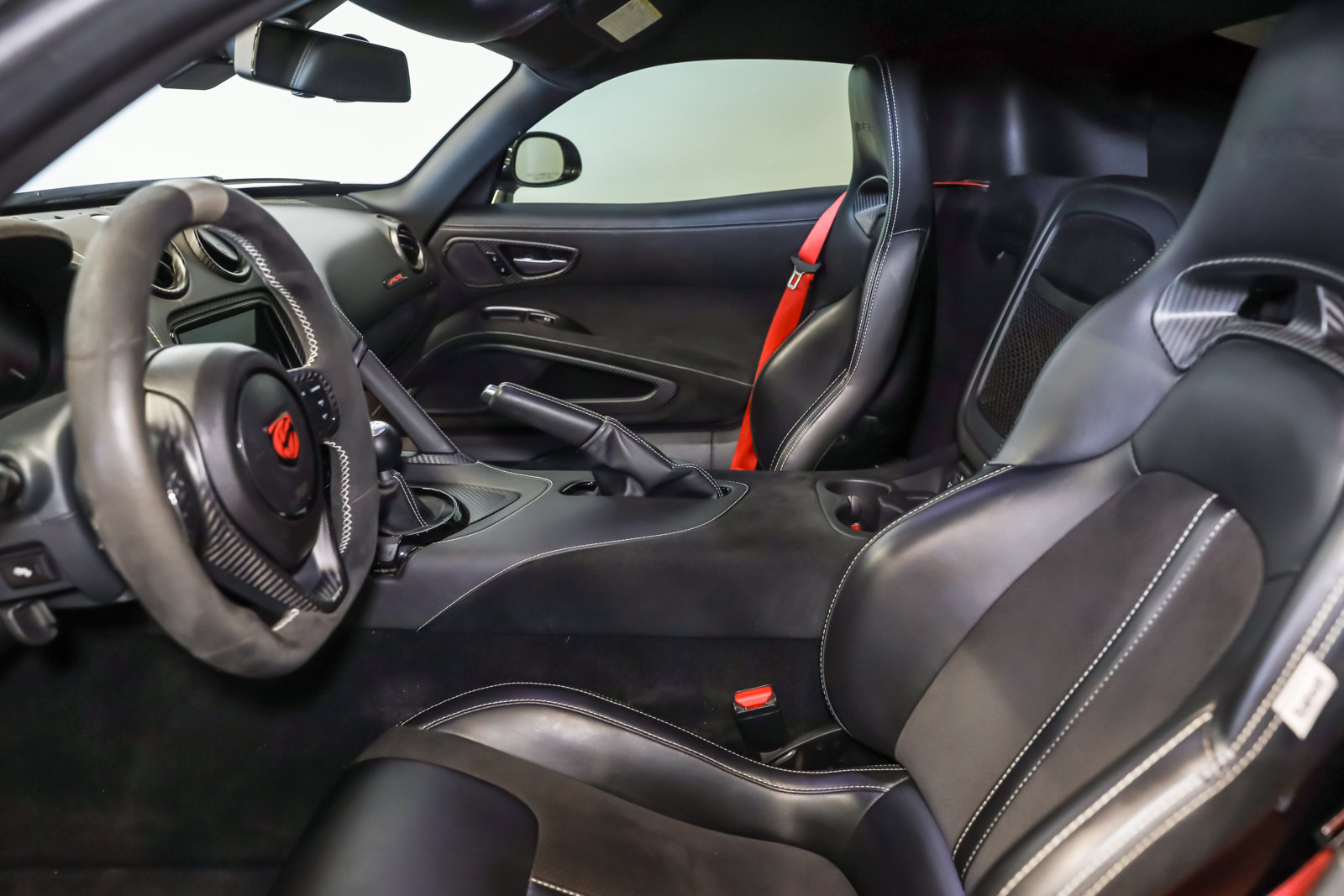 Used 2016 Dodge Viper ACR w/ Exterior Carbon Fiber Package RWD image 32