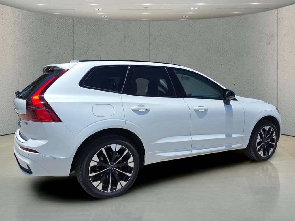 Used 2026 Volvo XC60 B5 Plus w/ Protection Package Premier AWD/4WD image 3