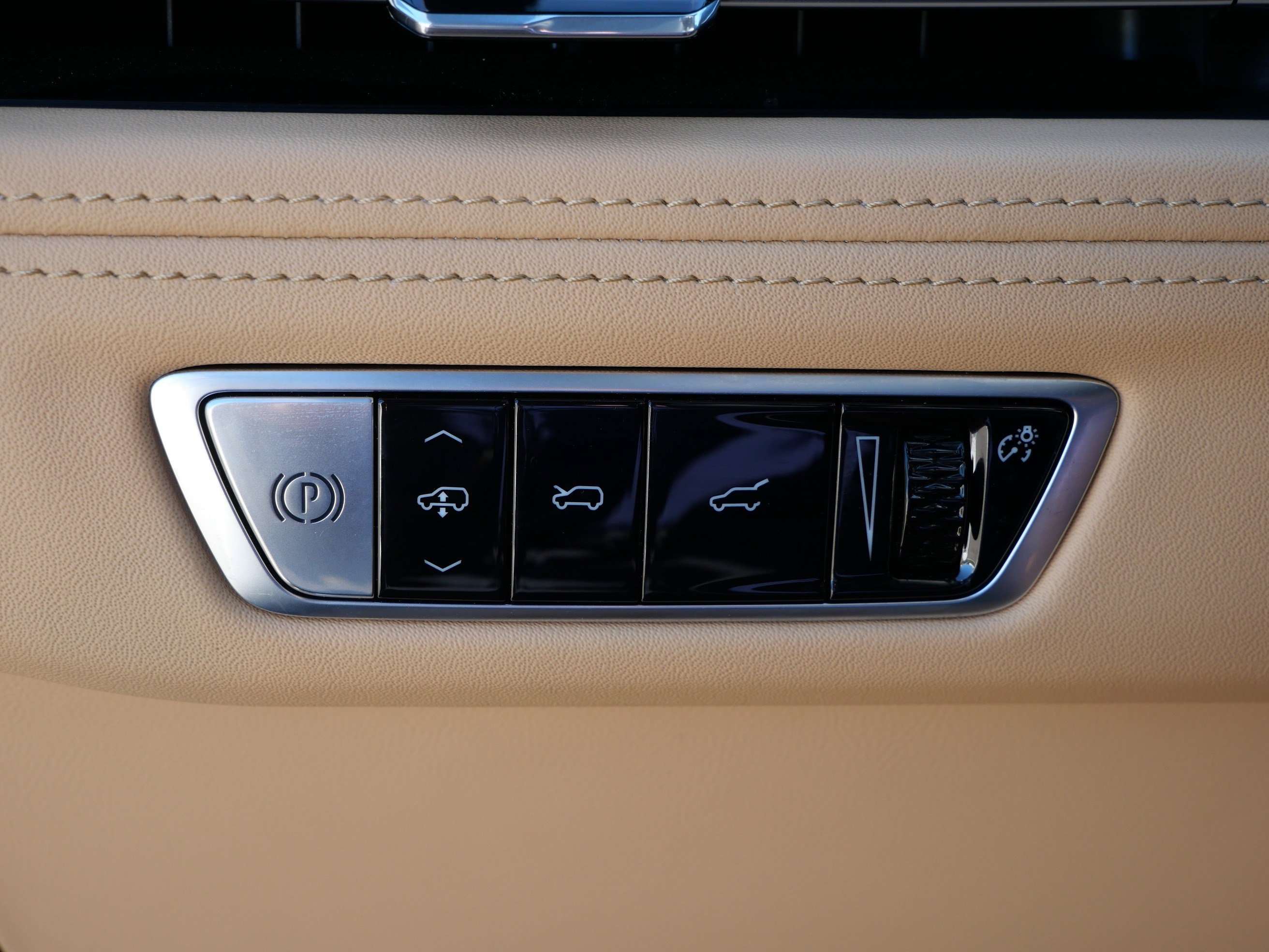 Certified 2025 Cadillac Escalade IQ Sport 2 AWD/4WD image 26