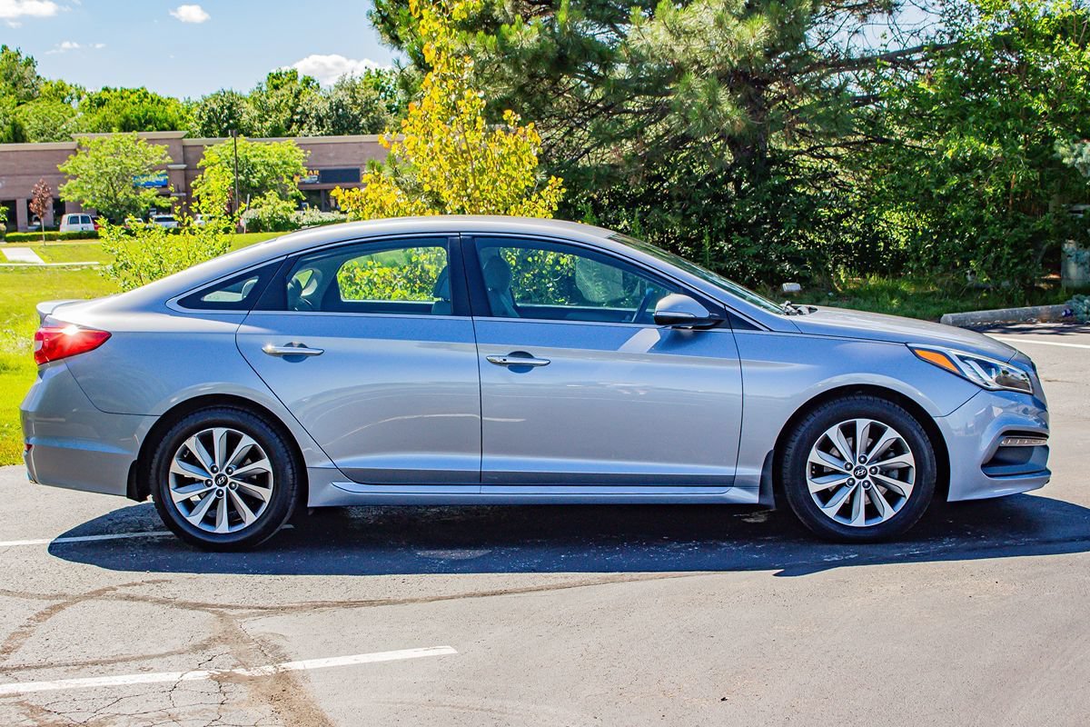 Used 2016 Hyundai Sonata Sport w/ Option Group 02 FWD image 9
