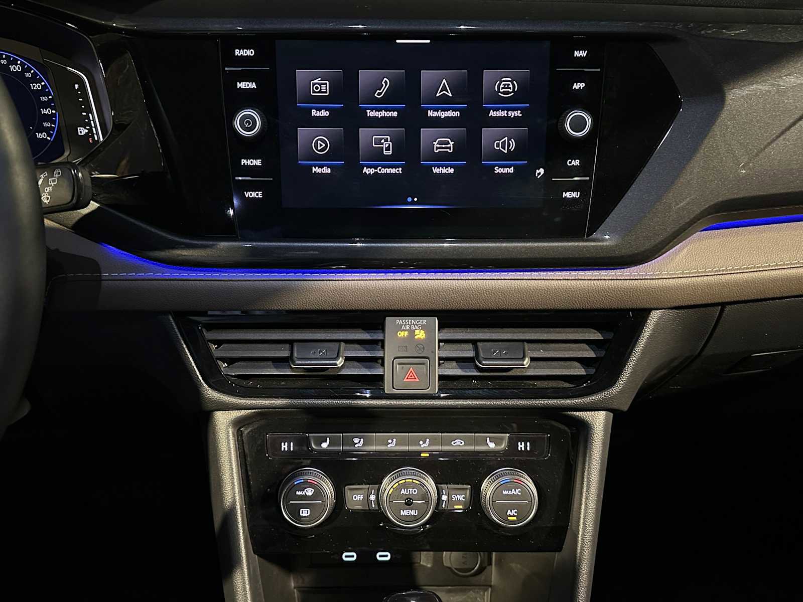 Used 2023 Volkswagen Taos SEL image 25